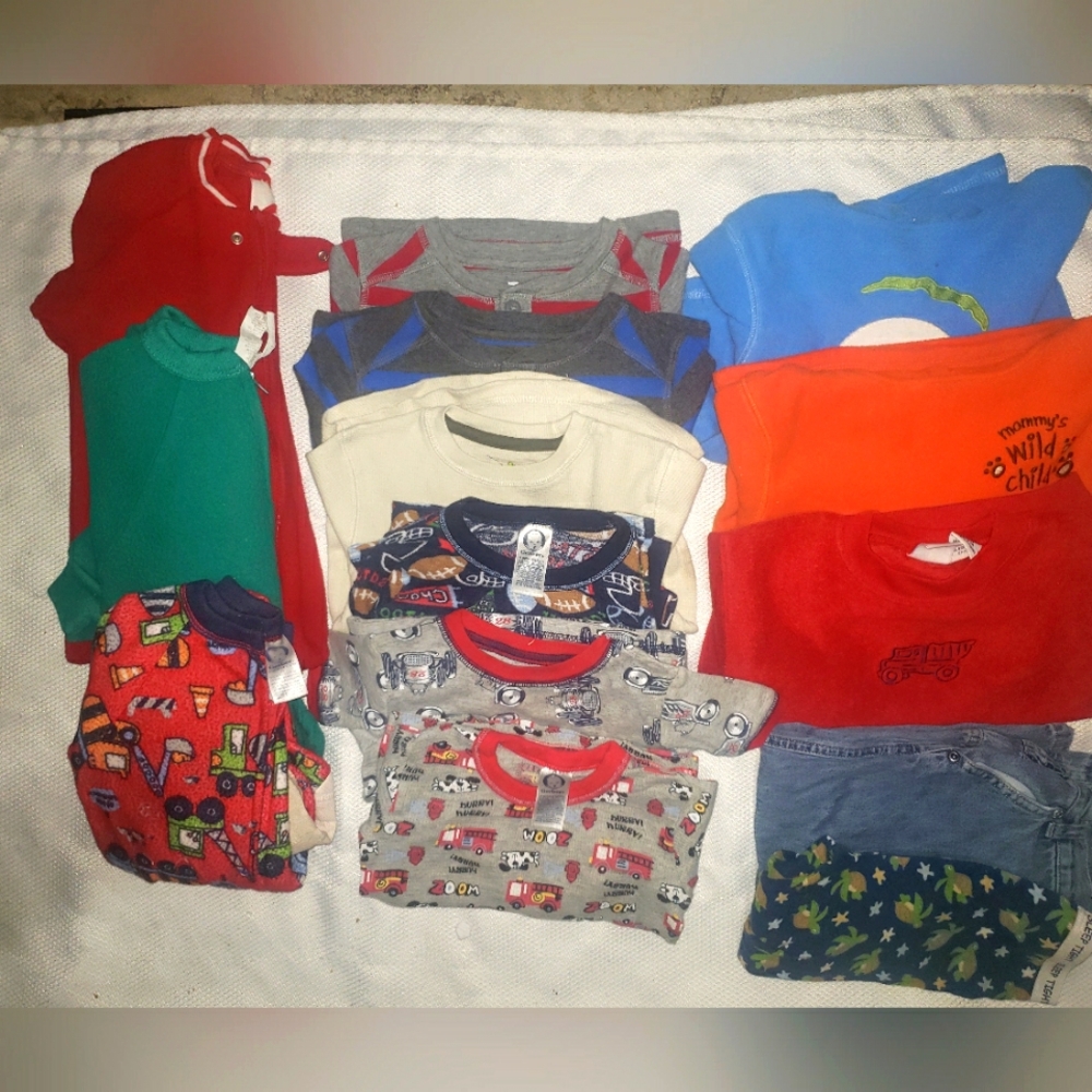 Boys size 3t winter bundle of 17 items.